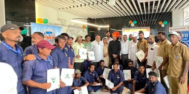 वाशिम – जिल्हाधिकाऱ्यांच्या उपस्थितीत 15 मुले हृदयशस्त्रक्रियेसाठी मुंबईकडे रवाना