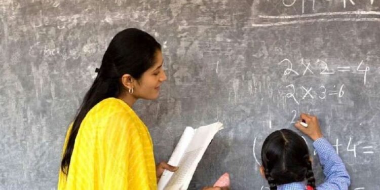 ऑगस्टमध्ये शिक्षक भरतीची शक्यता धुसरच