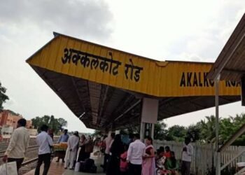 अक्कलकोट रोड, मोहोळ रेल्वे स्थानकाचाही कायापालट होणार….