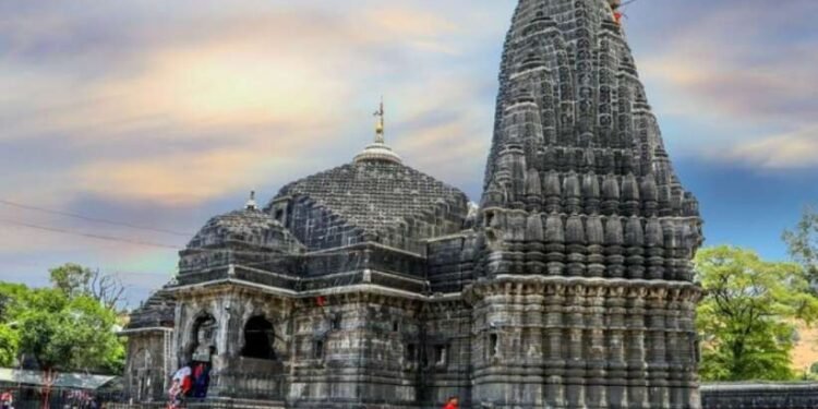 त्र्यंबकेश्वरला व्हीआयपी दर्शन एक महिन्यासाठी बंद…..