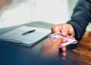 दोन लाख रूपये लाचेची मागणी केल्याने बार्शीतील शिक्षकाविरोधात गुन्हा दाखल