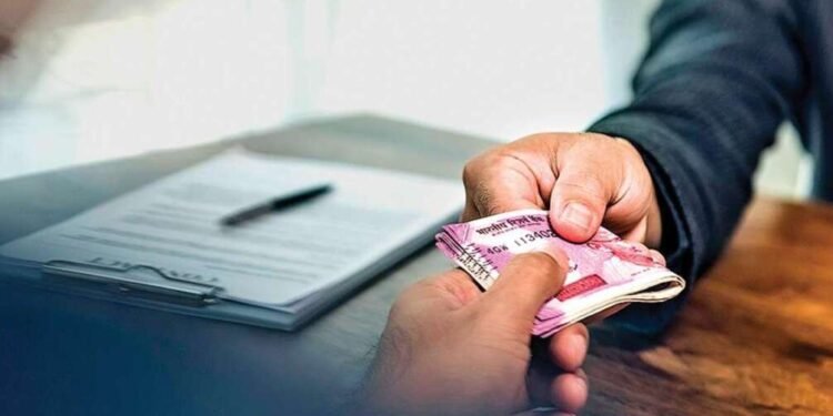 दोन लाख रूपये लाचेची मागणी केल्याने बार्शीतील शिक्षकाविरोधात गुन्हा दाखल