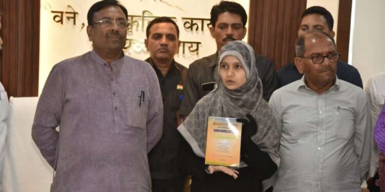 हिबा फातिमानं भगवद्गीतेचं केलं उर्दूत भाषांतर…..