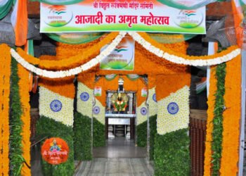 स्वातंत्र्य दिनानिमित्त श्री विठ्ठल रुक्मिणी मंदिरातील पुष्प सजावट…..