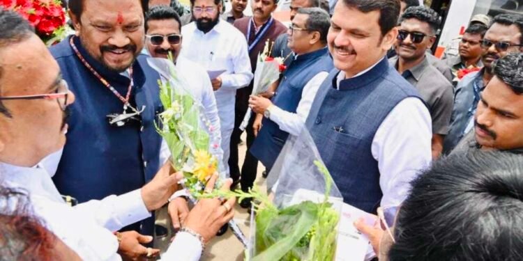 DCM देवेंद्र फडणवीस यांचा  गडचिरोलीतील अतिदुर्गम भागाशी ‘थेट कनेक्शन’….