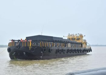 विशाखापट्टणम येथे एमसीए बार्ज, यार्ड 76 (एलएसएएम 8)चे जलावतरण