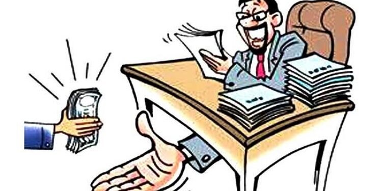 तत्कालीन तहसीलदार प्रशांत बेडसे यांच्यासाठी २५ हजारांची लाच मागणाऱ्या दाजी काकडे याला अटक