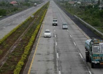 समृद्धी महामार्गावर 4975 वाहन चालकांवर परिवहन विभागाची कारवाई