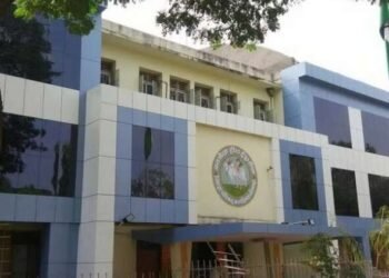 सोलापूर – शिक्षणाधिकारी फडके, उपशिक्षणाधिकारी अंधारेंचा रजेसाठी अर्ज