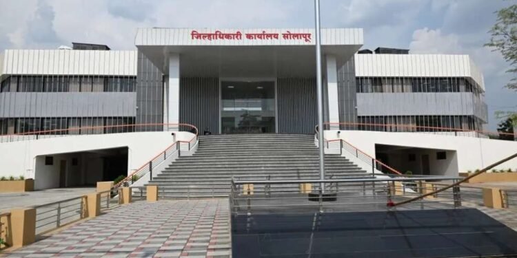 सोलापूर – महसूलच्या १२५० कर्मचाऱ्यांचे जुलैचे वेतन रखडलेलेच