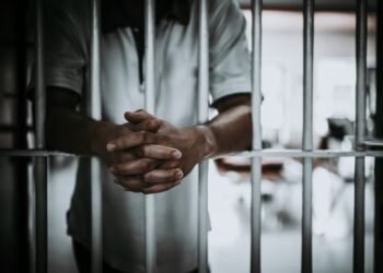 गुजरात : सूरत येथून बोगस शास्त्रज्ञाला अटक