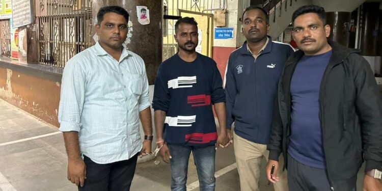 विवाहाचे आमिष दाखवून अत्याचार करणारा संशयित आरोपीस जेरबंद करण्यात आले आहे.