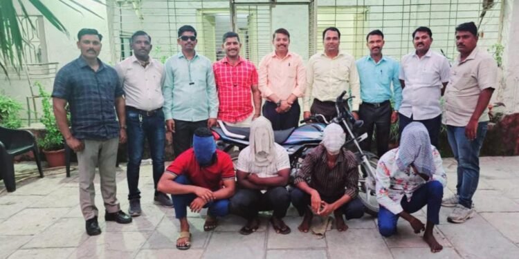 महावीर अर्बन को. ऑप बँकेत चोरीचा प्रयत्न करणाऱ्या चौघांना शहर गुन्हे शाखेच्या पोलिसांनी जेरबंद केले आहे