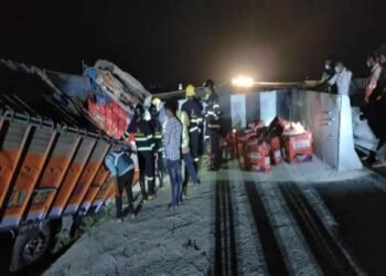 अमरावती : ‘समृद्धी महामार्गावर ट्रकच्या चालकाला डुलकी आल्याने दोघांचा बळी…..