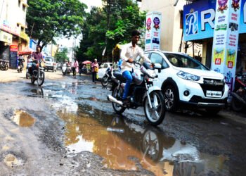 सोलापूर – स्मार्टसिटीत येण्याचा मुख्य रस्ता जीवघेणा