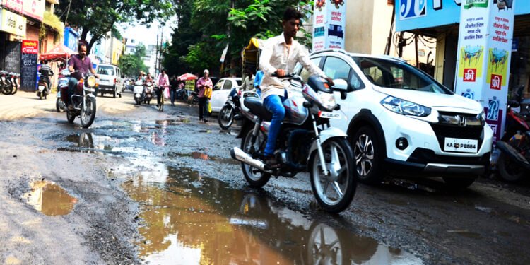 सोलापूर – स्मार्टसिटीत येण्याचा मुख्य रस्ता जीवघेणा