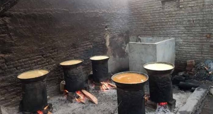 सोलापूर – ५४ गावांमधील हातभट्टी गाळणाऱ्या १२८ ठिकाणांवर वॉच