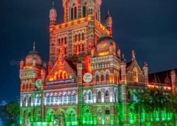 स्वातंत्र्यदिनानिमित्त सजलेली मुंबई 😍😍