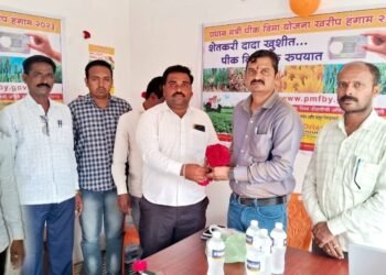 अक्कलकोट येथे प्रधानमंत्री पिक विमा विमा योजना सुविधा केंद्र सुरू…..