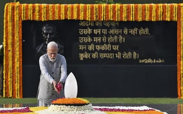 अटलबिहारी वाजपेयी यांच्या पुण्यतिथीनिमित्त पंतप्रधानांनी वाहिली आदरांजली