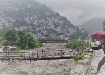 हिमाचल आणि उत्तराखंडला हवामान विभागाचा ‘रेड-अलर्ट’