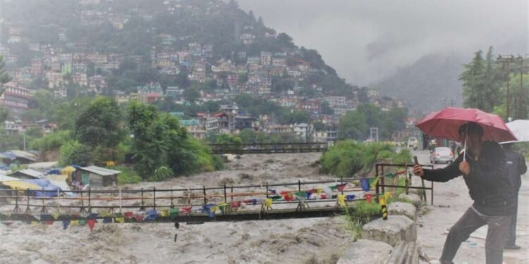 हिमाचल आणि उत्तराखंडला हवामान विभागाचा ‘रेड-अलर्ट’