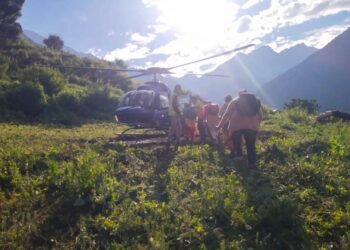 उत्तराखंड : महिलांनी तयार केले हेलिपॅड