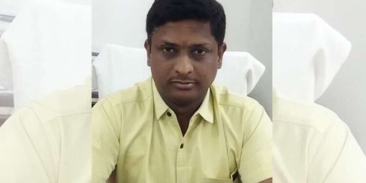 कागदपत्रावरील सहीसाठी रोज नवे कर्मचारी तहसीलदाराचा उपक्रम