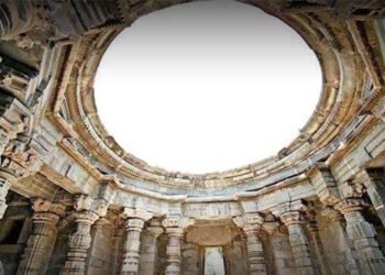 लासुरच्या प्राचिन आनंदेश्वर मंदिराला ठिकठिकाणी भेगा पुरातन विभागाचे मात्र दुर्लक्ष