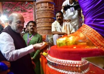 अमित शाह शनिवारी सहकुटुंब लालबागच्या चरणी