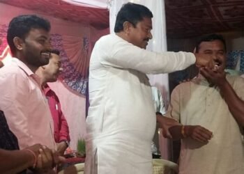 भाजप नेत्याच्या वाढदिवसाचा नाना पटोलेंनी कापला केक, फोटो व्हायरल