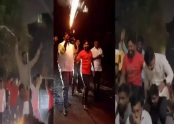 मर्डरचा आरोपी जामिनावर सुटला, तुरुंगाबाहेर येताच बिअरची बाटली फोडून भररस्त्यात सेलिब्रेशन
