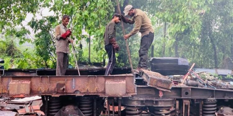 मध्य रेल्वेला भंगार विक्रीतून १५०.८१ कोटी रुपयांचा महसूल