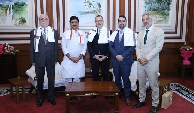 ब्राझीलच्या शिष्टमंडळाने घेतली कृषिमंत्री मुंडे यांची भेट