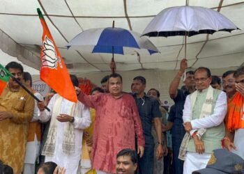 नितीन गडकरी मध्य प्रदेशातील खांडवा येथे जनआशीर्वाद यात्रेचे उद्घाटन आणि जाहीर सभेतून लाईव्ह.