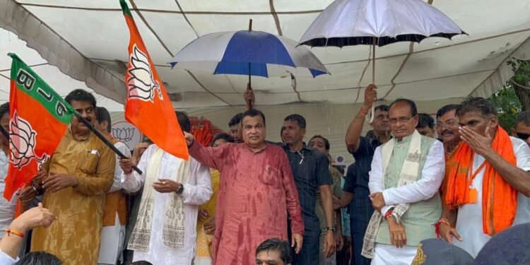 नितीन गडकरी मध्य प्रदेशातील खांडवा येथे जनआशीर्वाद यात्रेचे उद्घाटन आणि जाहीर सभेतून लाईव्ह.