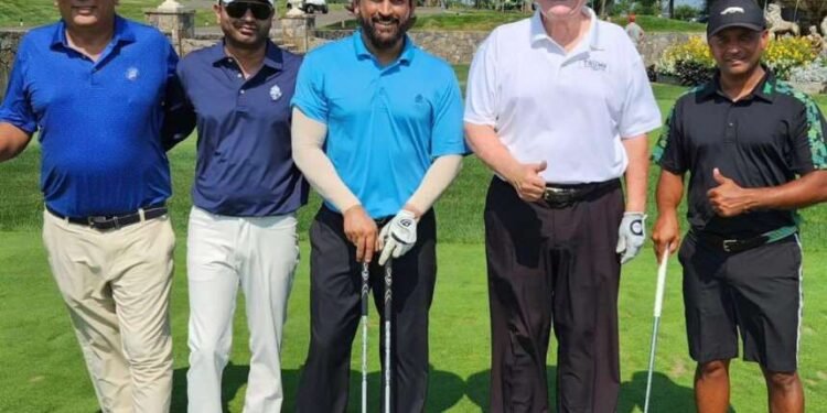 डोनाल्ड ट्रम्प सोबत महेंद्रसिंग धोनी….