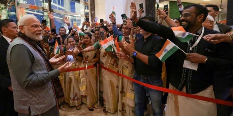 इंडोनेशियात पंतप्रधान मोदींचे भव्य स्वागत