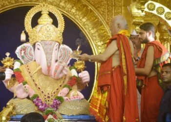 मोहनजी भागवत यांच्या हस्ते पुण्यात श्रीमंत दगडूशेठ हलवाई गणपतीची प्रतिष्ठापना…..