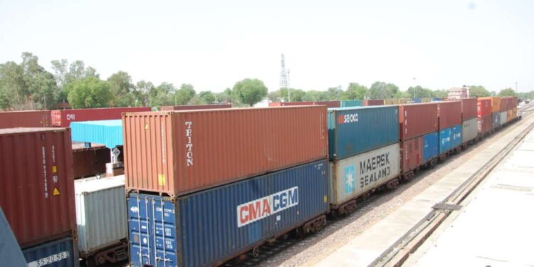 रेल्वेकडून पाच महिन्यांत 634.66 मेट्रिक टन मालवाहतूक