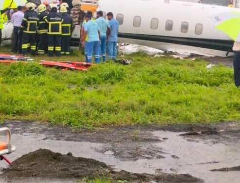 मुंबई विमानतळावर खासगी विमान कोसळलं, खराब हवामानामुळे अपघात…..