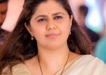 पंकजा मुंडेंनी भगवान बाबांचं घेतलं दर्शन, पाहा !