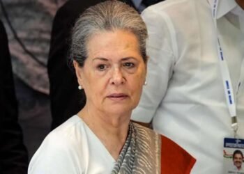 तापाची सौम्य लक्षणे आढळल्याने सोनिया गांधी रुग्णालयात दाखल