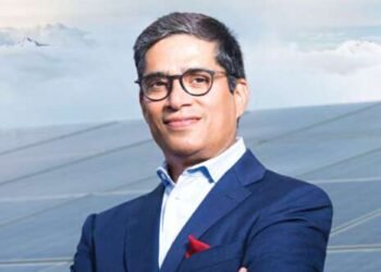 एकेकाळी बसमध्ये पेन विकले, एका आयडियाची उभारली २३०० कोटींची कंपनी