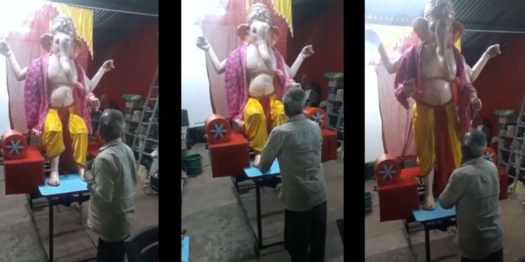 गणेशाची मूर्ती पायाला स्पर्श होताच मूर्ती उभी राहते…..