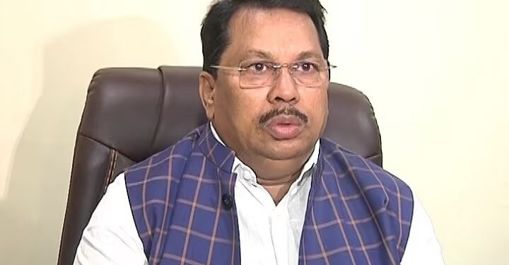 शिवसेना अपात्र आमदार सुनावणीचे लाईव्ह प्रक्षेपण करावे – वडेट्टीवार