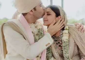 आतुरता संपली! भरजरी लेहेंगा, गळ्यात वरमाला; पाहा परिणीती- राघव यांच्या लग्नाच्या फोटोंचा अल्बम