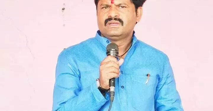 आमदार गोपीचंद पडळकर पाण्यासाठी आक्रमक होताच, अधिकाऱ्यांनी सोडले शेटफळेसाठी पाणी