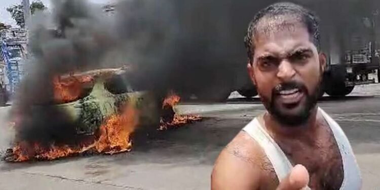 सरपंच मंगेश साबळे यांनी स्वतःची गाडी जाळून मराठा आंदोलकांवर झालेल्या लाठीचार्जचा केला निषेध….