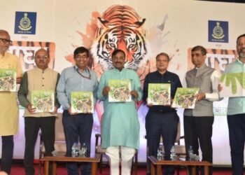 वाघ हा जैवविविधतेचा मानबिंदू; संवर्धनासाठी निधीची कमतरता नाही – मुनगंटीवार